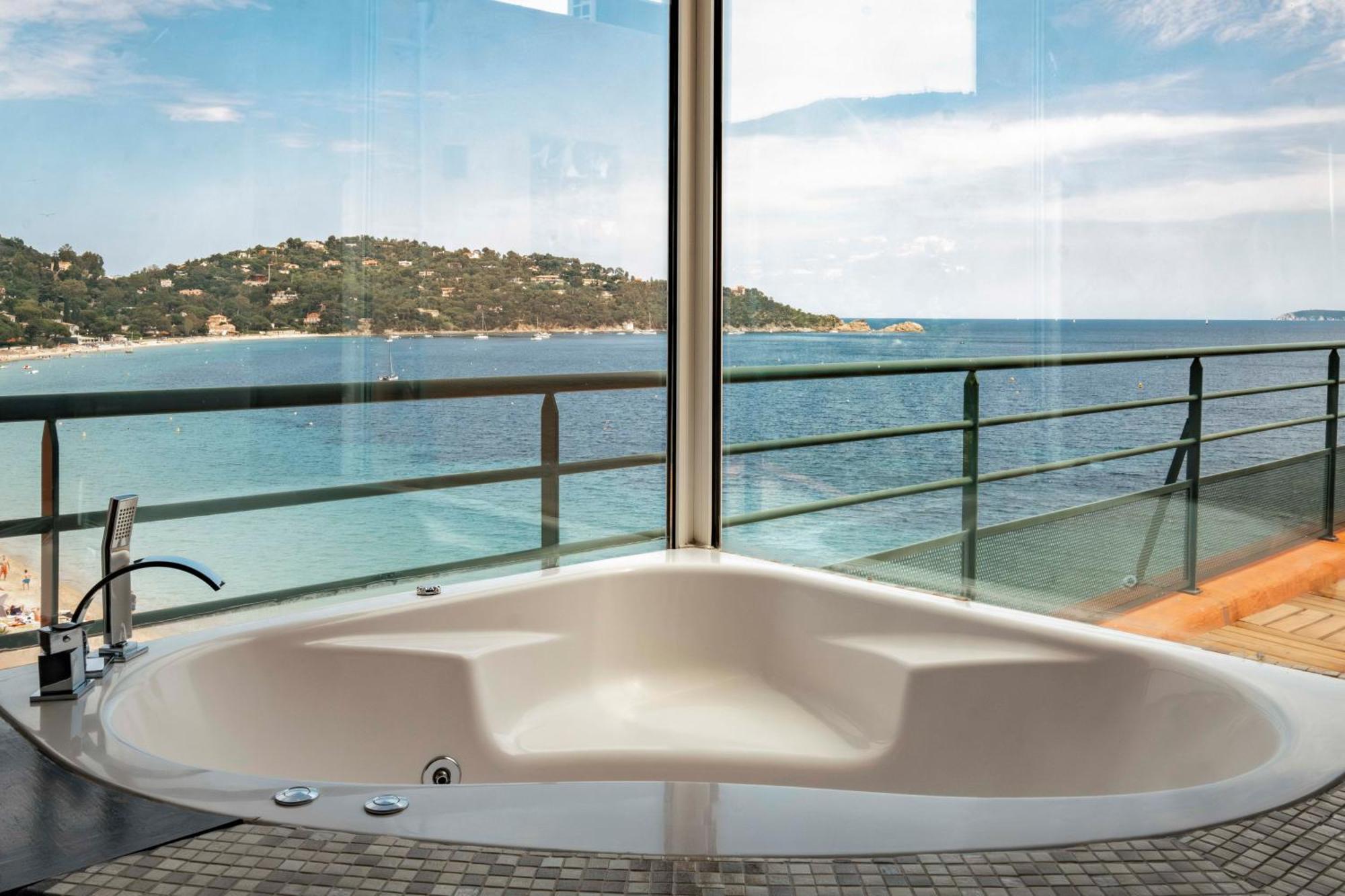 Surplage Hotel Cavaliere Le Lavandou Εξωτερικό φωτογραφία