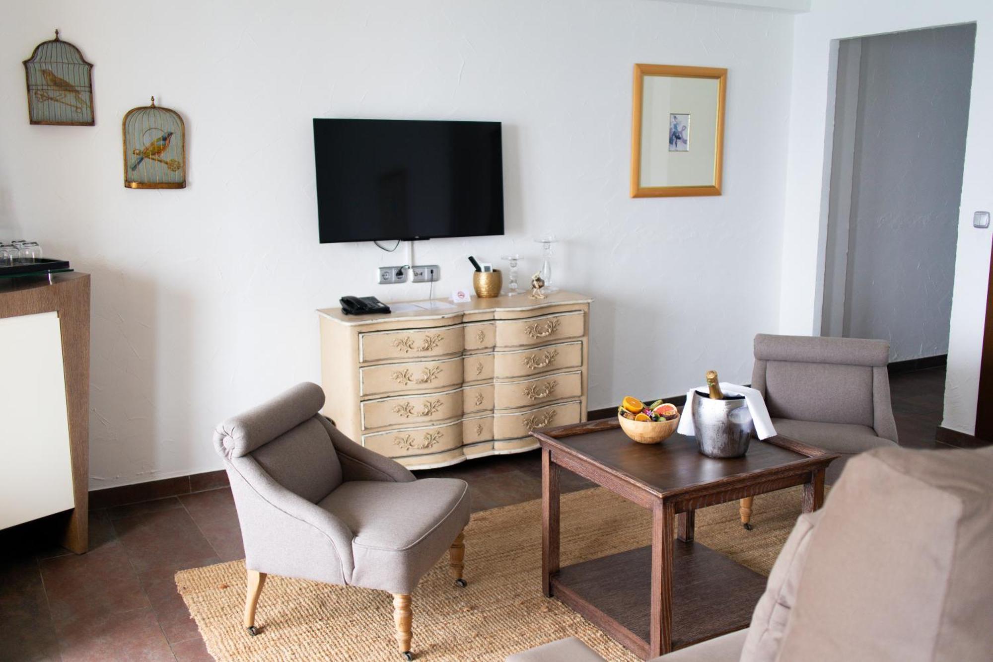 Surplage Hotel Cavaliere Le Lavandou Εξωτερικό φωτογραφία